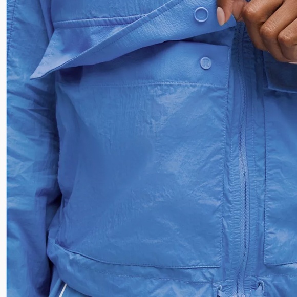 LULULEMON- Hood - Lite Relaxed fit Jacket. - Picture 5 of 10
